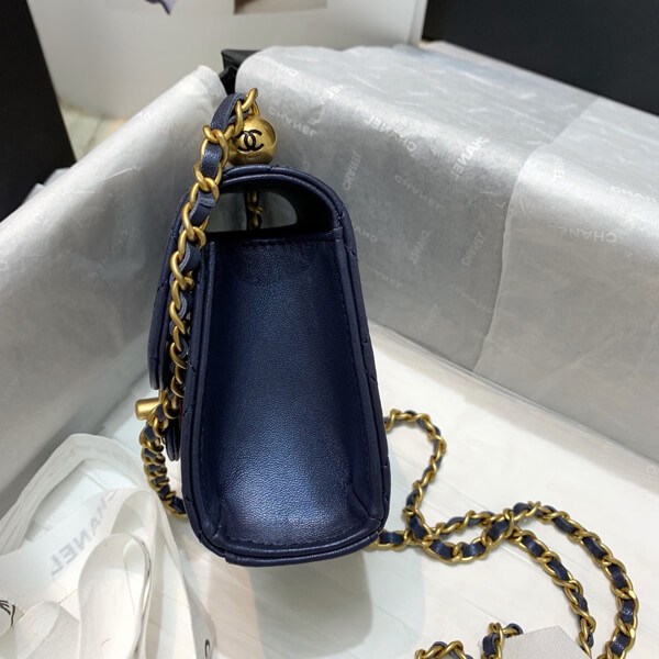 シャネルコピー パールが超エレ女最新作チェーンクラッチ